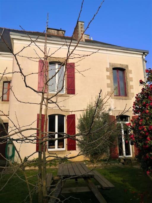 Grande Maison De Ville Entre Terre Et Mer Malestroit Exterior photo